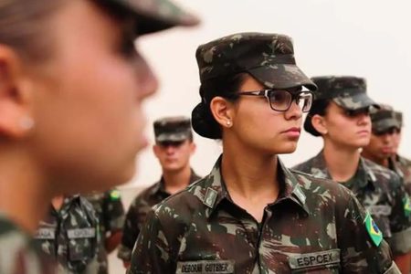 Mulheres poderão se alistar no serviço militar aos 18 anos