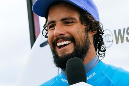 Formado no surf catarinense, Ian Gouveia garante retorno para a WSL em 2025