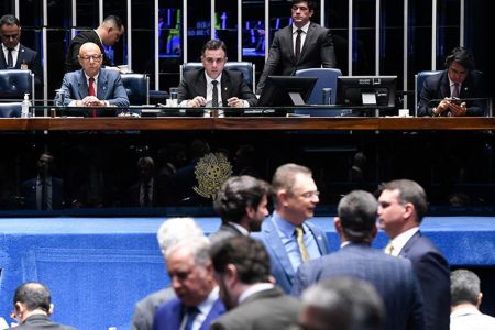 Senado aprova PEC da Vergonha, com perdão estimado em R$ 23 bilhões a partidos políticos