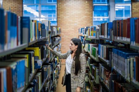 Universidade Gratuita e Fumdes: entenda as diferenças entre os programas de assistência estudantil