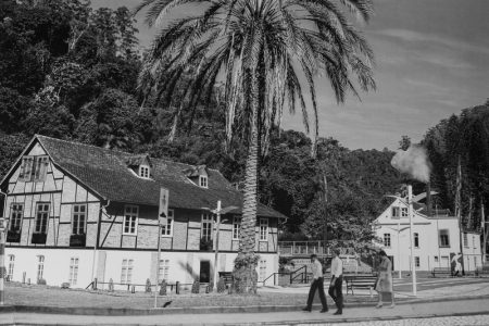 Blumenau recebe exposição itinerante de fotografia e colagem ‘Cidade no Espaço’