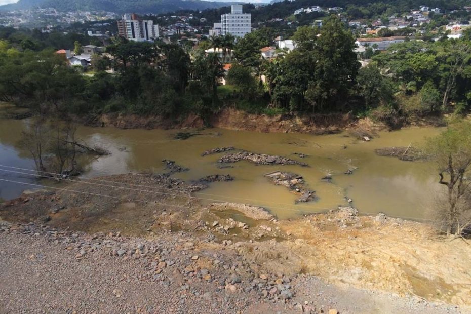 Rio Itajaí-Açu hojesc