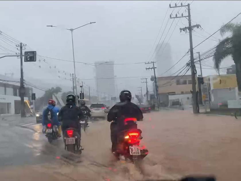 alagamentos-em-balneario-camboriu-e-itajai-reproducao-1