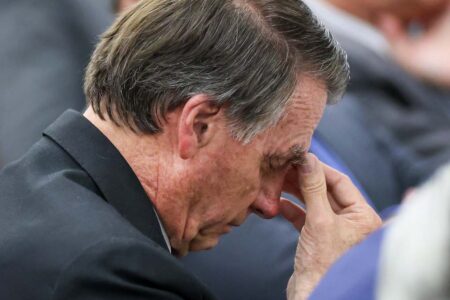 Moraes autoriza Bolsonaro a receber visitas de filhos, cunhadas e netos