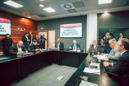 Projeto que permite o pagamento de tributos com cartões de débito e crédito avança na Alesc