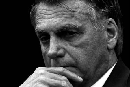 Moraes decreta prisão domiciliar de Bolsonaro