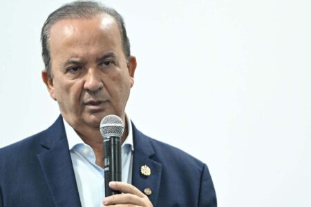 Jorginho Mello critica pedido de suspensão de deputados federais catarinenses