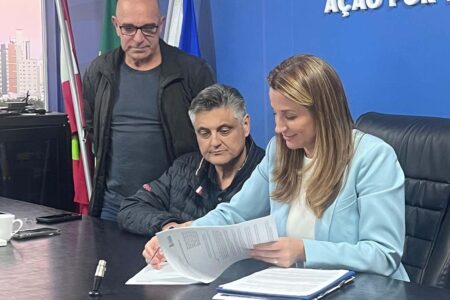 Juliana Pavan sancionada lei que regulamenta a reforma da previdência no serviço público de Baln. Camboriú