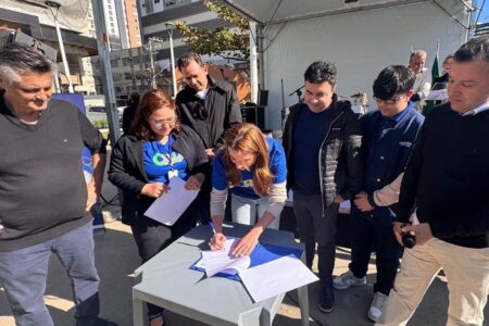 Baln. Camboriú: Juliana Pavan assina regulamentação do Selo Empresa Amiga da Juventude