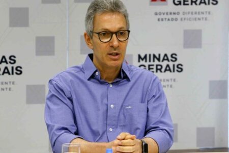 Zema justifica ataques de Carlos a governadores: ‘Família Bolsonaro está vivendo momento difícil’