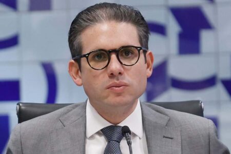 A pilantragem escancarada: a vergonha do presidente da Câmara que fere a honra do Brasil