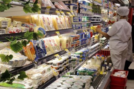 Preço dos alimentos nos supermercados deve subir nos próximos dias devido à seca