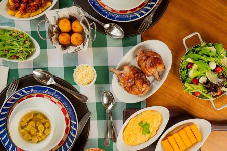Galeto Mamma Mia comemora um ano em Blumenau com ações especiais para a Oktoberfest