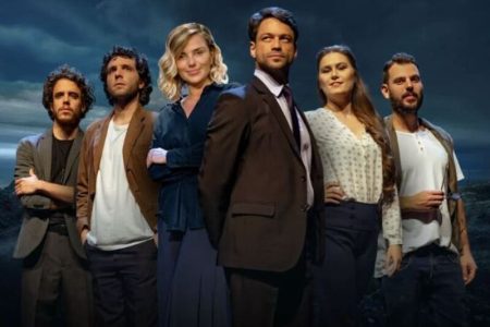 Peça ‘O Homem Mais Inteligente da História’ volta ao palco do Teatro Ademir Rosa