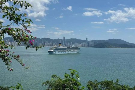 Balneário Camboriú é reconhecida como uma das melhores escalas de cruzeiros do Brasil