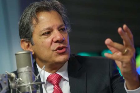 Haddad vai se reunir com emissoras e diz que é ‘urgente’ evitar ‘assédio televisivo’ das bets