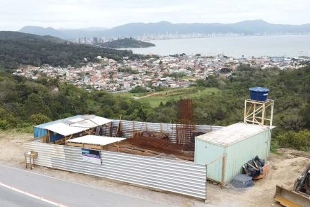 Mirante no Morro de Zimbros começa a ser construído em Porto Belo