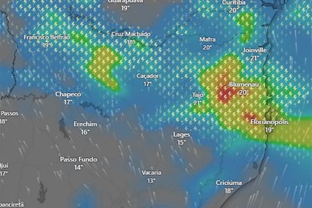 SC: Frente fria traz chuva e temporais; tempo melhora no fim de semana