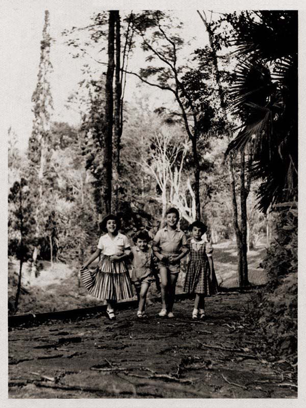 "Irmãos Bastos Dias no Parque da Cidade"- foto de Mário Dias - Rio de Janeiro - 1956.