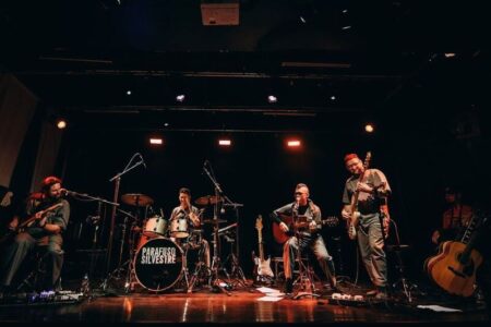 Banda Parafuso Silvestre lança single com show acústico no Museu da Imagem e do Som