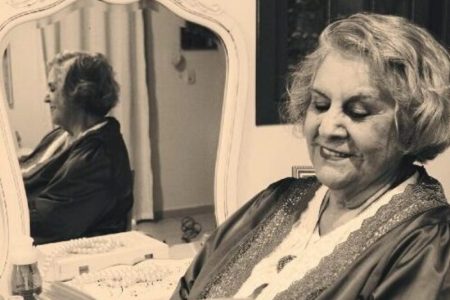 Teatro Bruno Nitz, em Balneário Camboriú, recebe espetáculo gratuito ‘A Atriz’