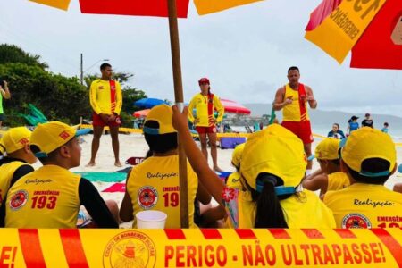 Prefeitura de Bombinhas e Corpo de Bombeiros lançam campanha de prevenção a afogamentos nas praias