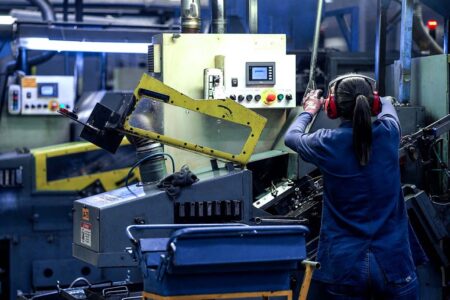 Plataforma tem 466 vagas para área de produção em indústrias de SC