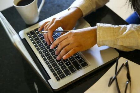 Brasil mantém 44ª posição em ranking global de acesso e uso de tecnologias, diz CNI