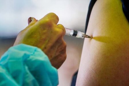 Municípios catarinenses recebem 50 mil doses da nova vacina da Covid-19