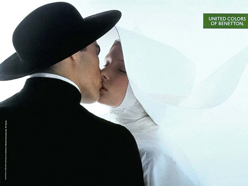 "Padre e Freira" - Oliviero Toscani - 1991 - para United Colors of Benetton.