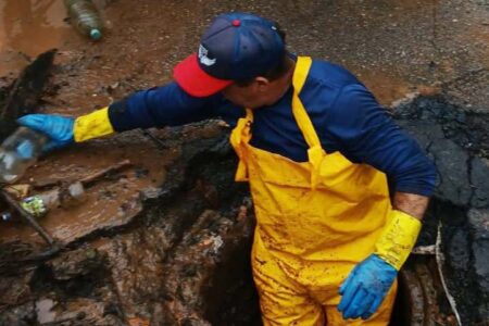 Balneário Camboriú intensifica ações de limpeza de galerias e bocas de lobo