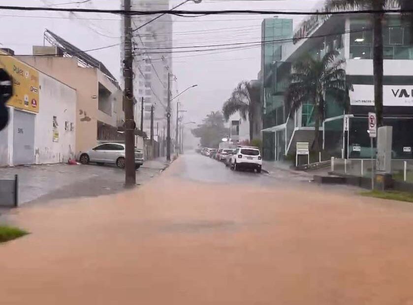 alagamentos-em-balneario-camboriu-e-itajai-reproducao-2