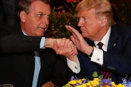 Sem poder ir à posse de Trump, Bolsonaro participa de oração nos EUA por videochamada