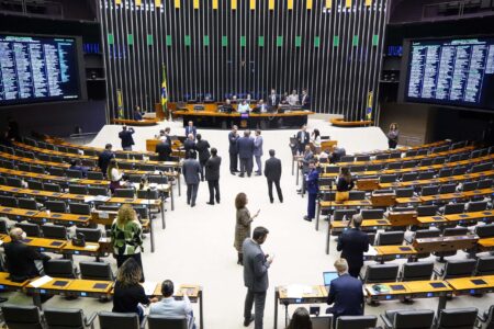 Deputados federais querem 18 novas vagas na Câmara; SC deve ganhar mais 4 cadeiras