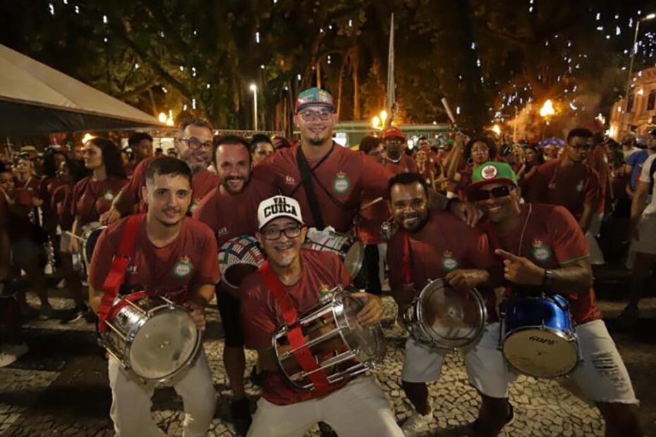 carnaval Volta à Praça XV 2025 hojesc