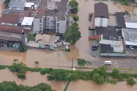 Joinville: chuva superior a 60 mm em apenas três horas causa pontos de alagamento