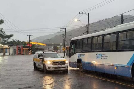 Caos em Florianópolis: muita chuva, vias bloqueadas, alagamentos e deslizamentos