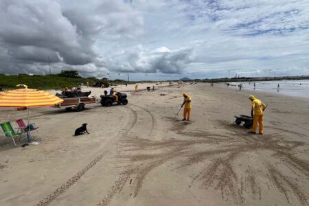 Itajaí: entulho e lixo recolhidos na limpeza das praias chegam a quase 80 toneladas