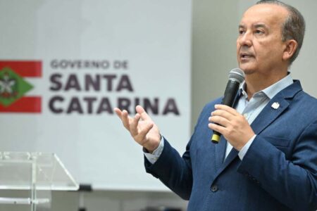 Jorginho Mello empossa oito novos secretários no Governo de Santa Catarina