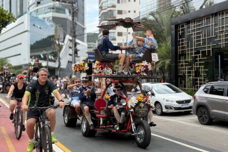 Balneário Camboriú: Planetapéia reúne milhares de espectadores na praia central