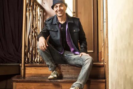 Florianópolis: Zeca Baleiro se apresenta em show gratuito no projeto Vibe Verão