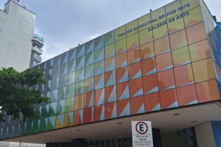 Balneário Camboriú: Teatro Bruno Nitz tem datas abertas para agendamento de espetáculos