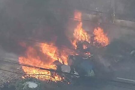 Avião de pequeno porte cai na Barra Funda, em SP, e mata 2