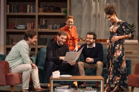 Teatro do CIC recebe três sessões do espetáculo “O nome do bebê”