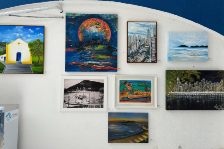 Pinturas sobre Balneário Camboriú estão expostas no Paço Municipal