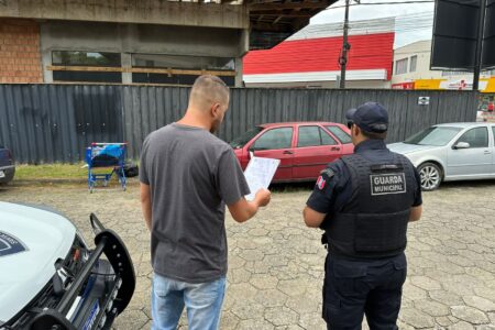 Porto Belo realiza fiscalização de veículos abandonados em vias públicas