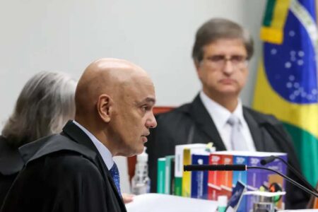 Moraes lê relatório e PGR reforça que Bolsonaro buscou manter poder