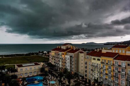 Frente fria atinge SC, PR e RS neste fim de semana e deve suavizar onda de calor