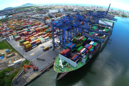 Portonave investe R$ 1 bi em modernização do terminal para retomar crescimento em 2026