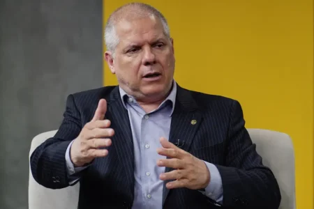 Presidente do INSS é afastado após Polícia Federal descobrir fraude de R$ 6,3 bi